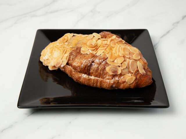 Food_almond_croissant